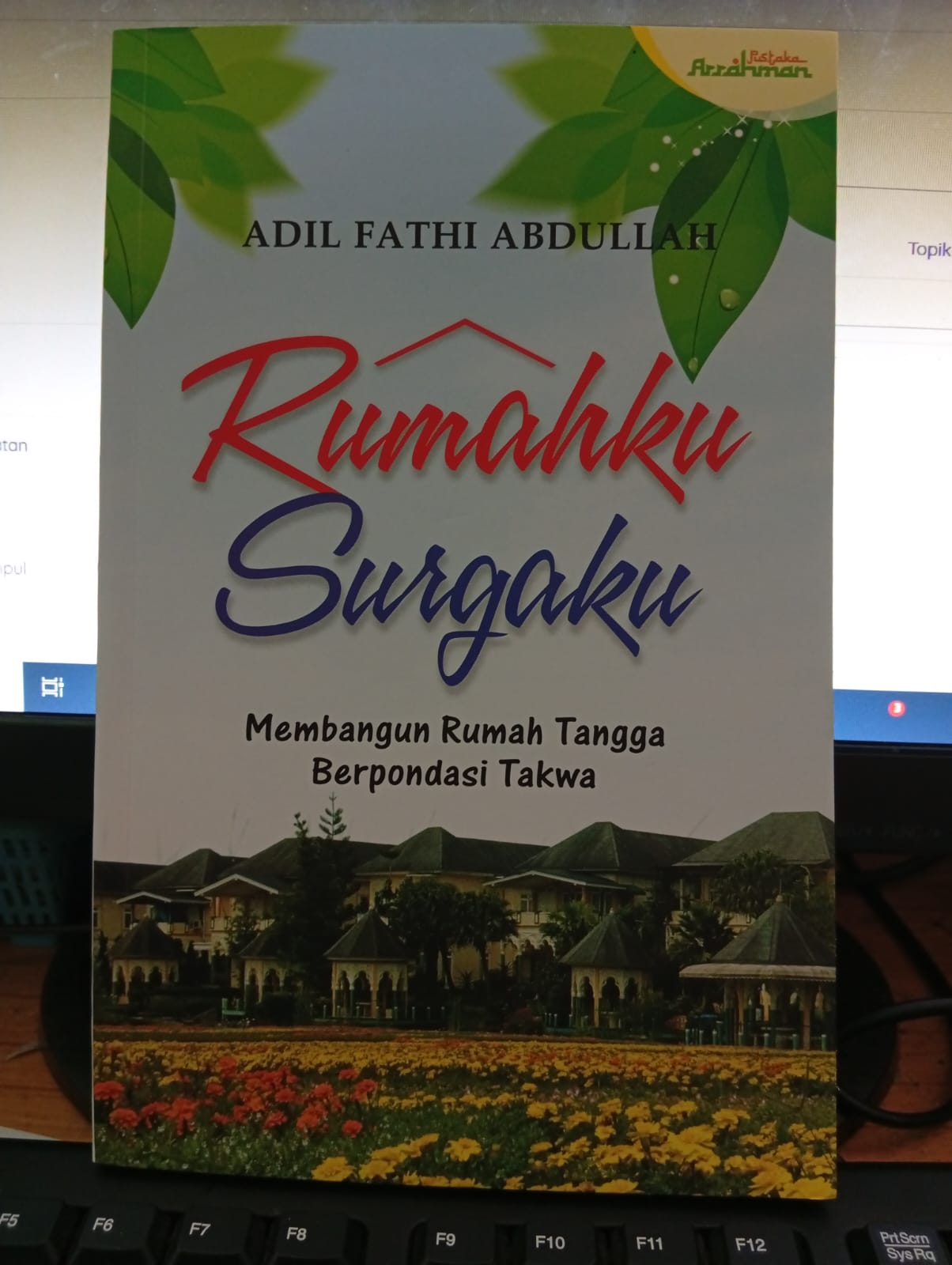 Rumahku Surgaku : Membangun Rumah Tangga Berpondasi Iman